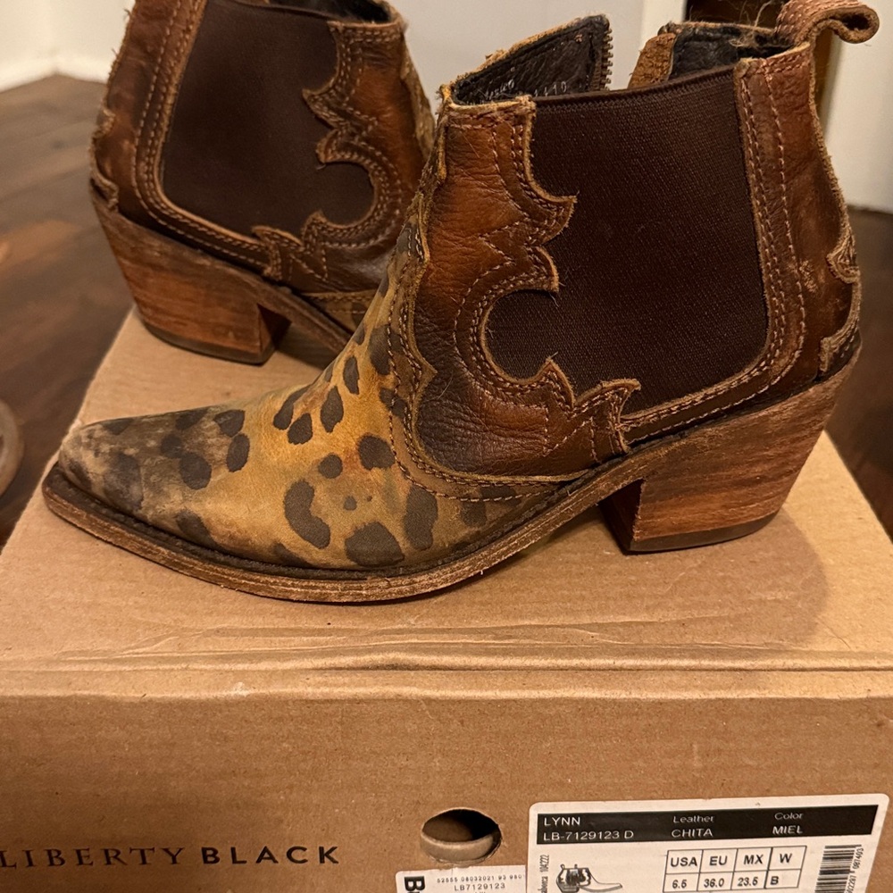 LIBERTY Black Leopard Patterned Western Boots